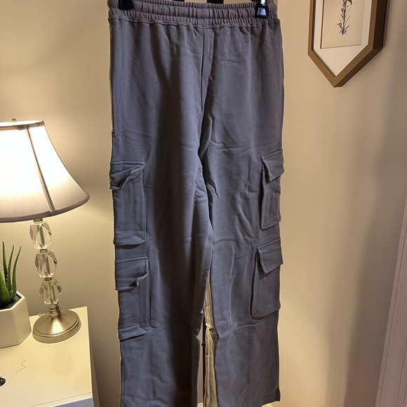 Revolve x WEWOREWHAT NWT cargo fleece sweatpants size XXS in brown tan stone - Picture 5 of 5